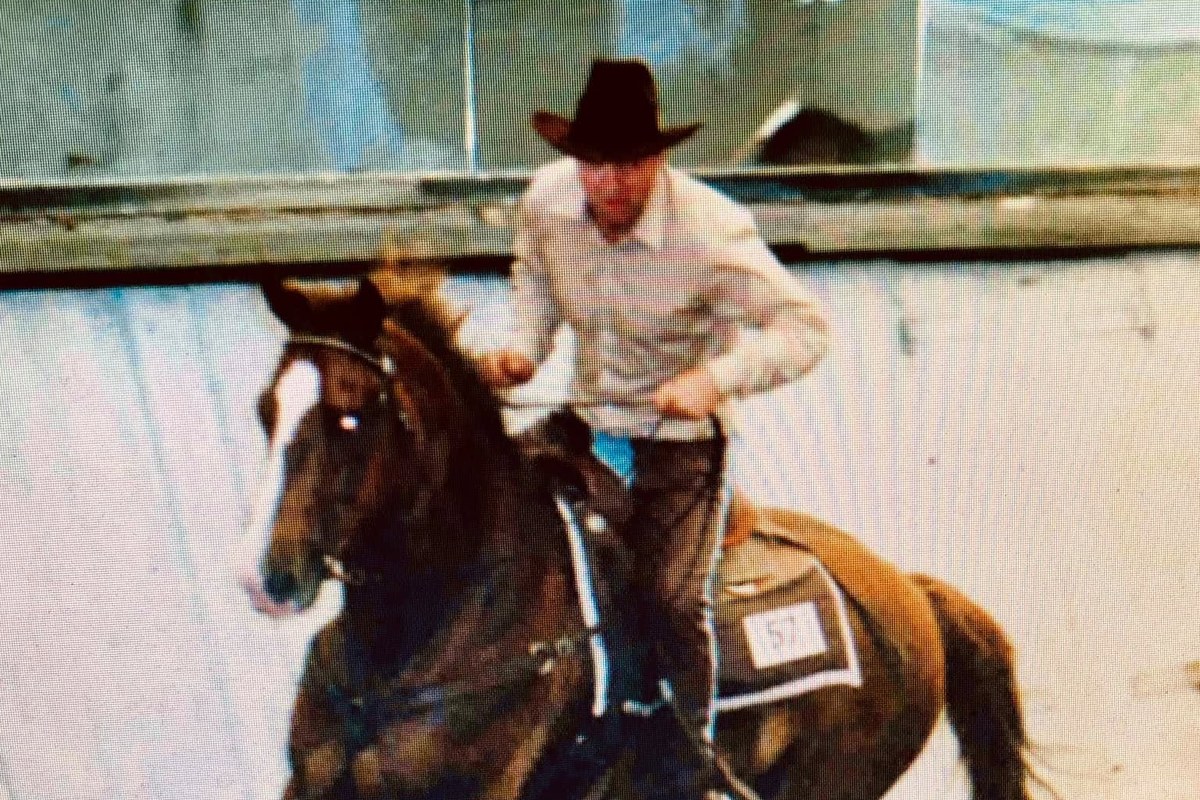 Andrew Sykes riding Chance, his chestnut quarter horse, western style